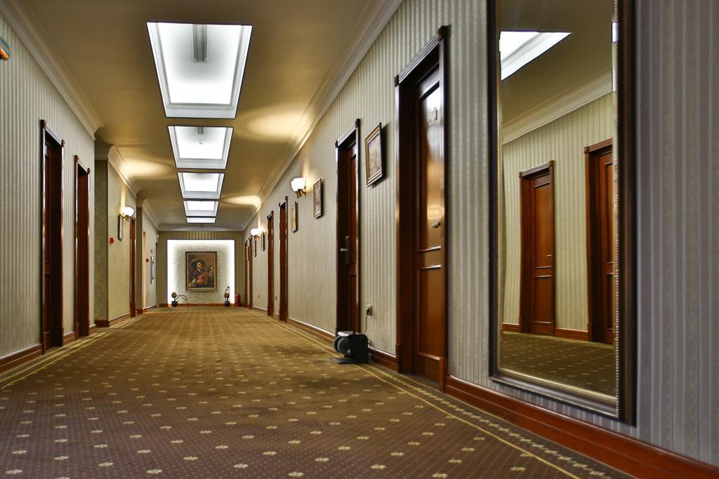 Hotel Select Iasi Exterior foto