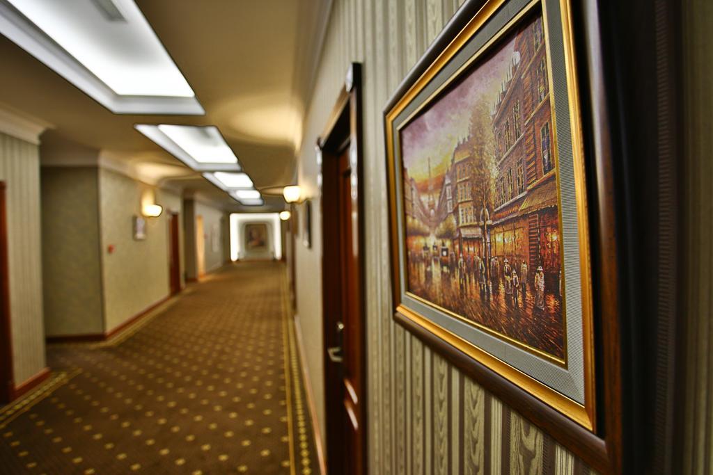 Hotel Select Iasi Exterior foto