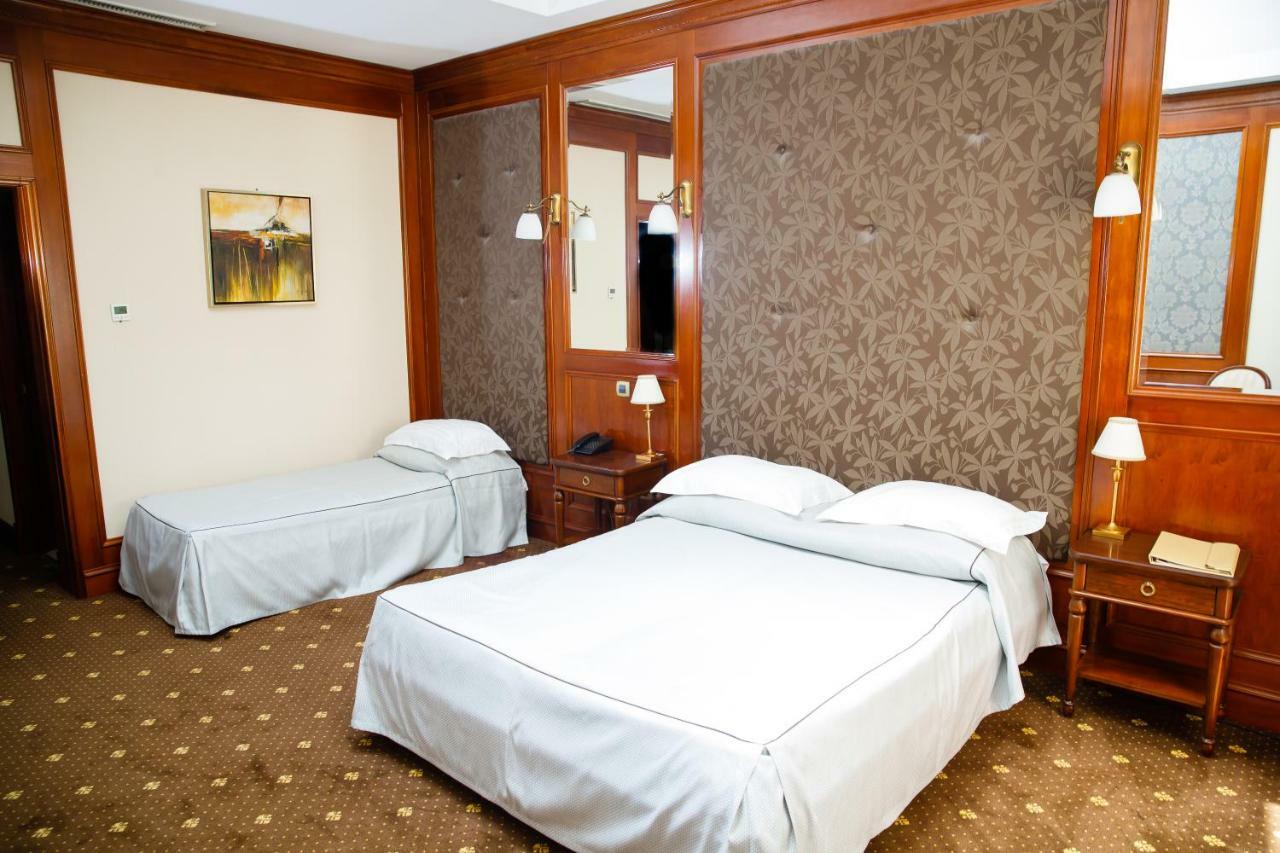 Hotel Select Iasi Exterior foto